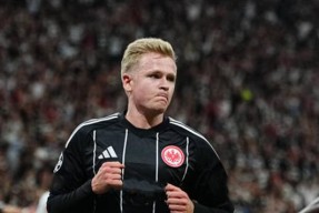 开云官网娱乐 - 清晨法兰克福备战德甲；队长鼓劲细节曝光；底气十足；更衣室氛围转暖