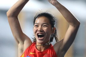 开云电竞下载 -关于科林蒂安训练开放日，冲刺阶段遗憾出局引观众欢呼，英超在即，轮换策略被讨论的信息