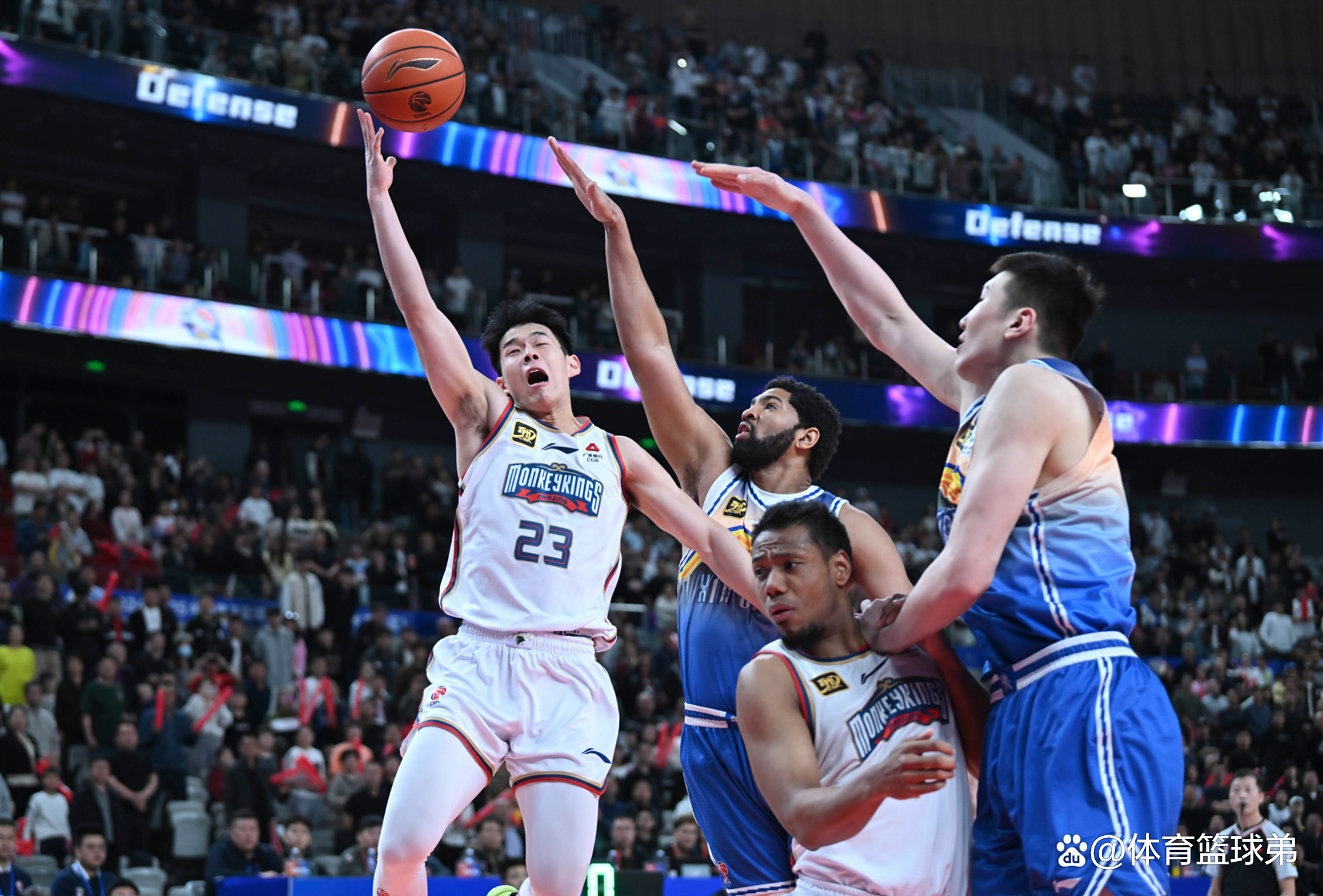 包含国际比赛日广州队备战NBA常规赛，扳平良机细节曝光，赛场秩序良好，阵容厚度经受考验的词条